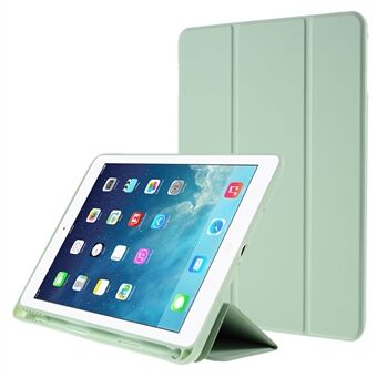 Skin-touch Smart Leather Tri-fold Stand med pennespor for iPad Air (2013) / Air 2 / 9,7-tommers (2018/2017)