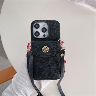 For iPhone 15 Pro Max PU Leather belagt PC-deksel med kameliadekorasjon, kortlomme og skulderrem.